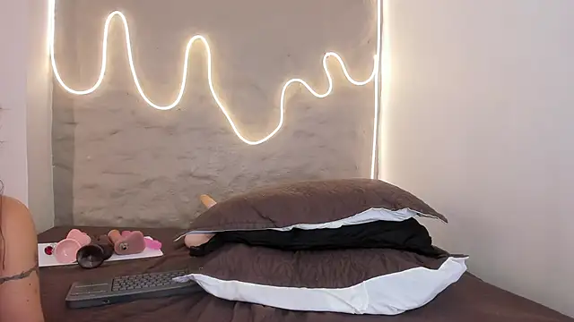 Snapshot of Demy_Ruiz chatting on 8, 10, 2025 Demy Ruiz online show from 8, 10, 2025