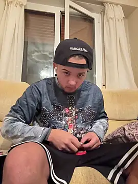 Snapshot of yeiyei_oficial chatting on 13, 10, 2025 yeiyei oficial online show from 13, 10, 2025