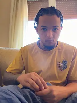 Snapshot of yeiyei_oficial chatting on 15, 10, 2025 yeiyei oficial online show from 15, 10, 2025