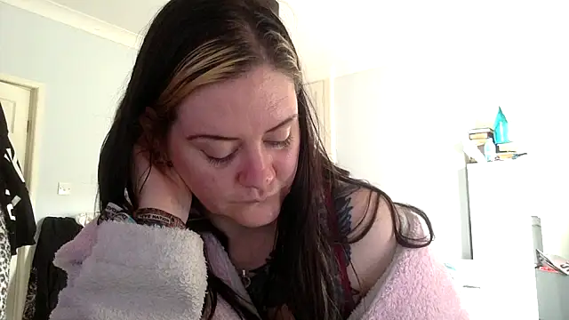 AureliaXOX online show from 14, 2, 2025