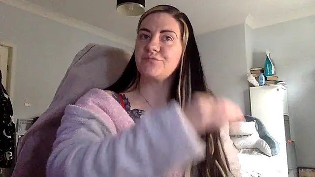 AureliaXOX online show from 9, 2, 2025