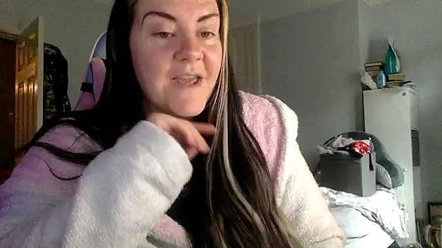 AureliaXOX online show from 9, 2, 2025