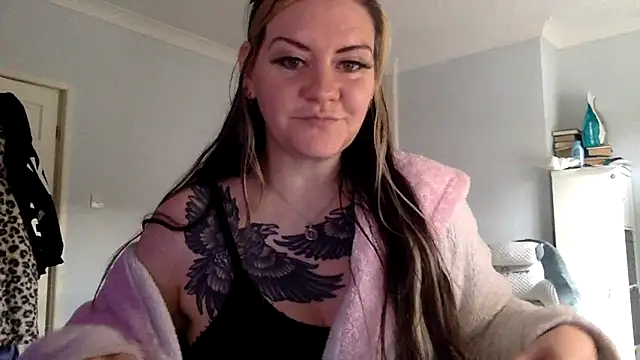 AureliaXOX online show from 16, 2, 2025