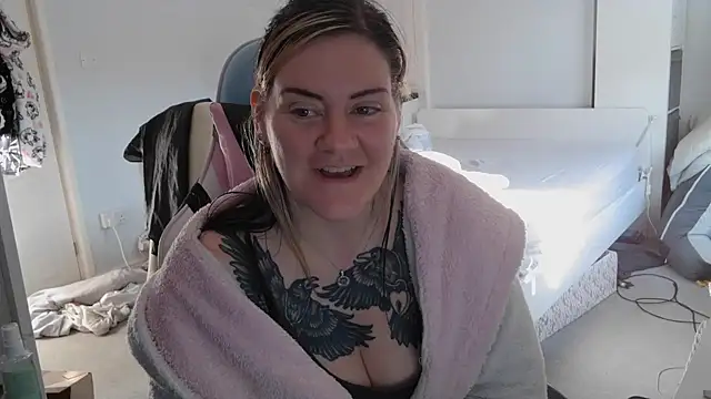 AureliaXOX online show from 2, 3, 2025