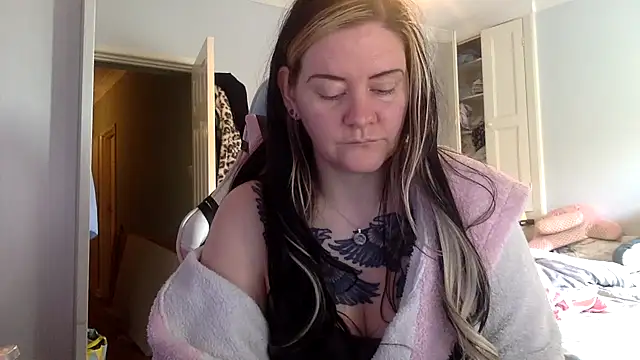 AureliaXOX online show from 5, 2, 2025