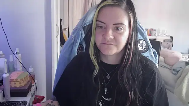 AureliaXOX online show from 11, 9, 2025