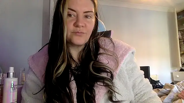 AureliaXOX online show from 5, 2, 2025