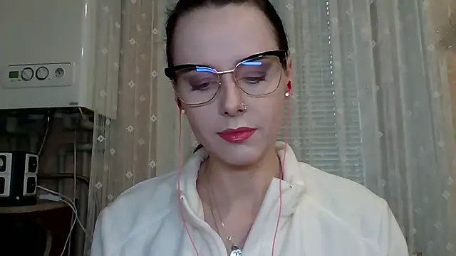 LuminousLady online show from 5, 10, 2025