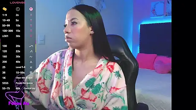 SallyWhitee online show from 4, 10, 2025