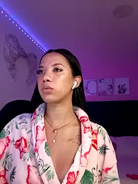 SallyWhitee online show from 5, 2, 2026