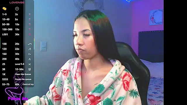 SallyWhitee online show from 2, 12, 2025