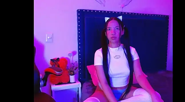 SallyWhitee online show from 3, 3, 2025