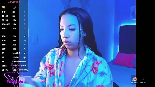 SallyWhitee online show from 8, 11, 2025