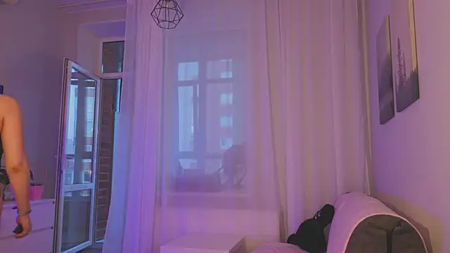 Mia Luw online show from 17, 6, 2026