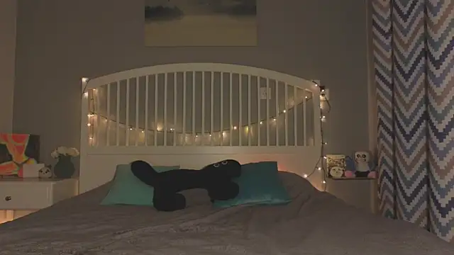 Mia Luw online show from 4, 4, 2026