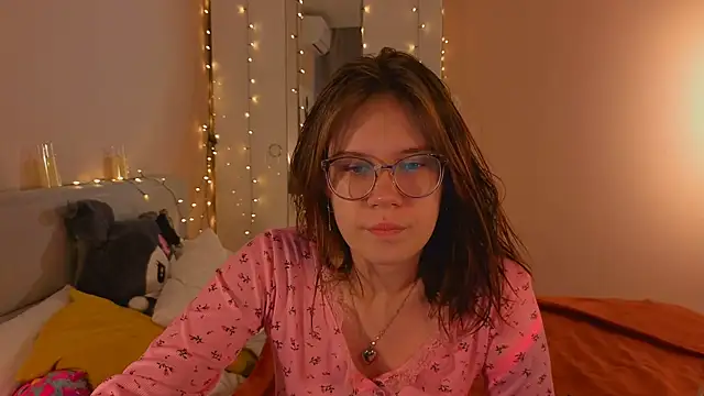 Mia Luw online show from 21, 12, 2025