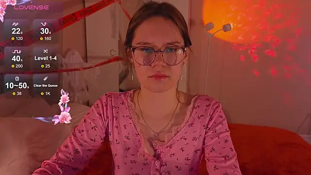 Mia Luw online show from 2, 11, 2025