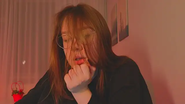 Mia Luw online show from 28, 4, 2026