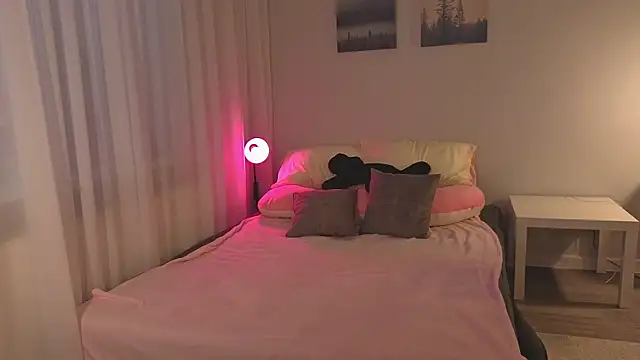 Mia Luw online show from 10, 7, 2026