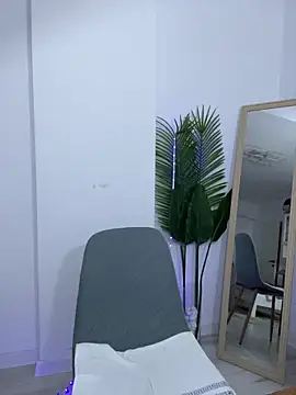 Snapshot of Celine_Roxelle chatting on 13, 10, 2025 Celine Roxelle online show from 13, 10, 2025