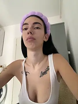 Snapshot of Celine_Roxelle chatting on 19, 10, 2025 Celine Roxelle online show from 19, 10, 2025