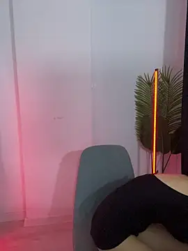 Snapshot of Celine_Roxelle chatting on 21, 10, 2025 Celine Roxelle online show from 21, 10, 2025