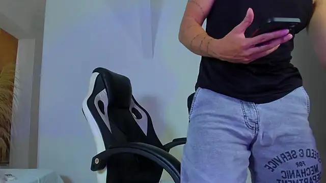 ISAAC CRYSTON online show from 30, 11, 2025