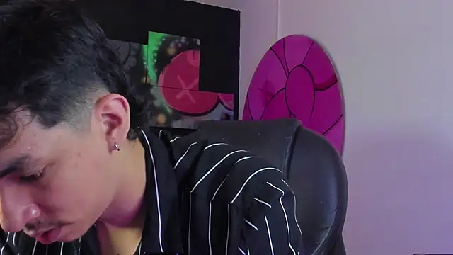 ISAAC CRYSTON online show from 31, 10, 2025