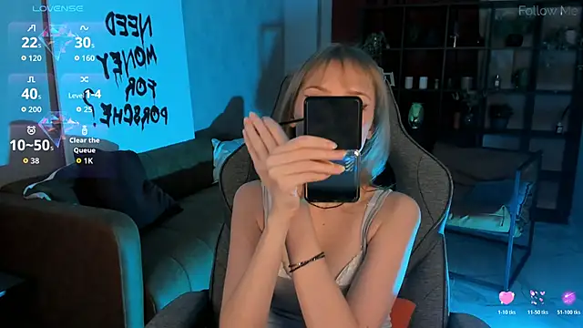 KiraMontoya online show from 4, 11, 2025