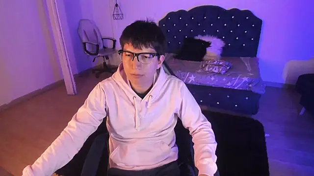 Golden-Boyy online show from 25, 9, 2025