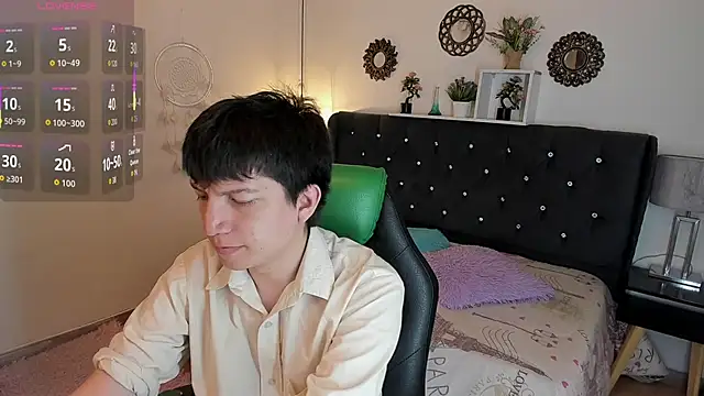 Golden-Boyy online show from 6, 10, 2025