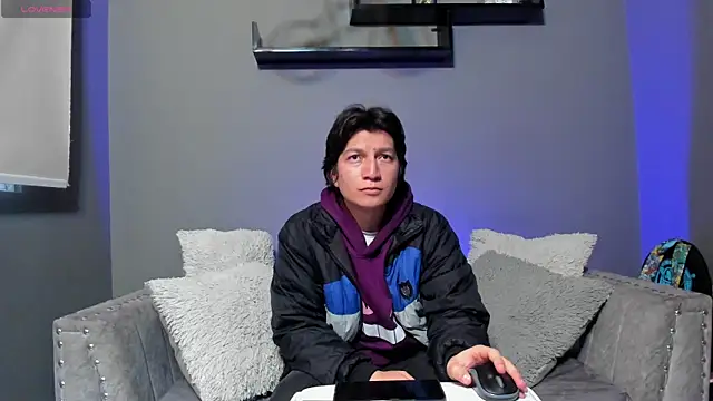 Golden-Boyy online show from 4, 3, 2025