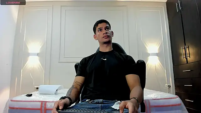Snapshot of ANDRES_STUD chatting on 5, 5, 2026 ANDRES STUD online show from 5, 5, 2026
