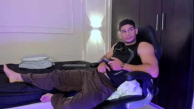Snapshot of ANDRES_STUD chatting on 5, 6, 2026 ANDRES STUD online show from 5, 6, 2026