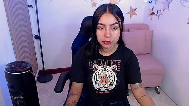Snapshot of julieta_fn chatting on 28, 4, 2026 julieta fn online show from 28, 4, 2026