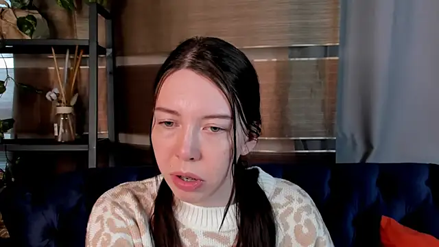 ErlinaBrabazon online show from 4, 2, 2025