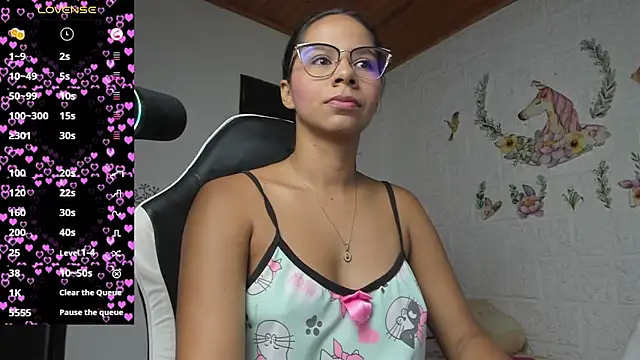 Snapshot of alisson_hoffman05 chatting on 5, 8, 2026 alisson hoffman05 online show from 5, 8, 2026