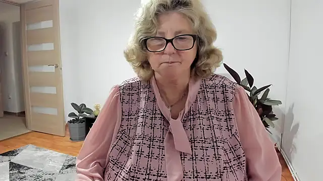 NoraJohnson6 online show from 12, 11, 2025