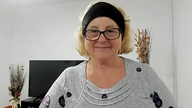 NoraJohnson6 online show from 6, 10, 2025