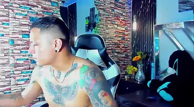 Natha and Sophia online show from 5, 2, 2025