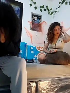 jeans and emma online show from 25, 10, 2025