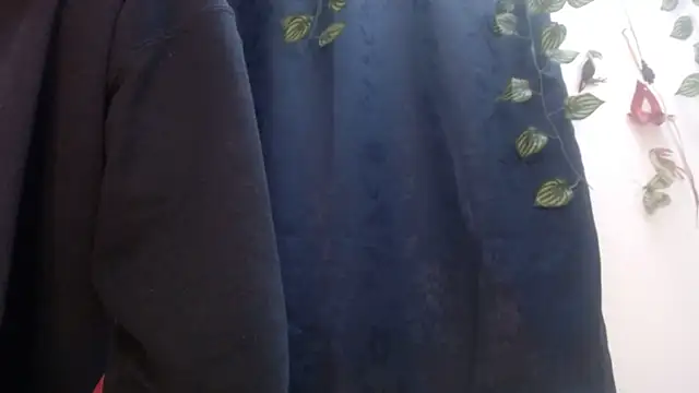 jeans and emma online show from 22, 3, 2025