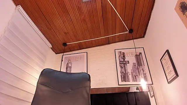 tylla  online show from 8, 10, 2025