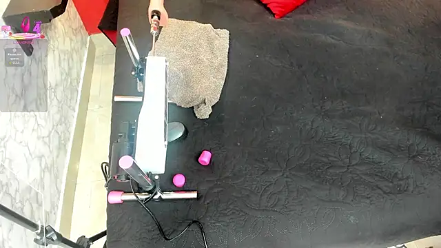 IVISBOUNCYASS online show from 14, 11, 2025