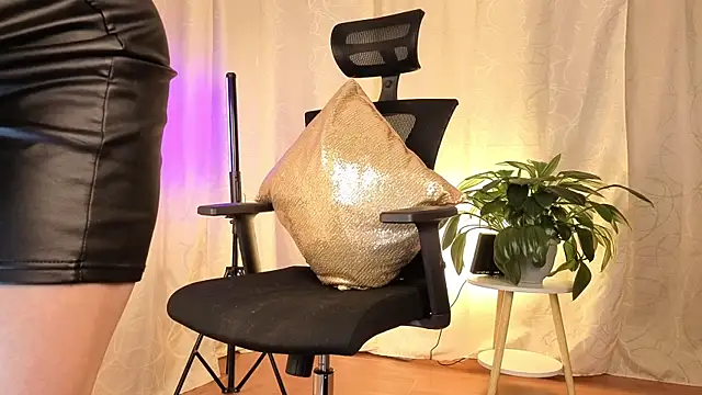 sophia dumont online show from 14, 4, 2026