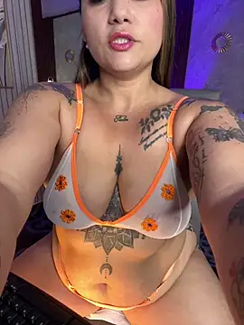 Snapshot of Madissonlove_1 chatting on 17, 5, 2026 Madissonlove 1 online show from 17, 5, 2026