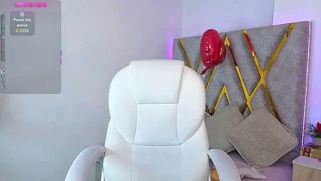 Cintiia Holmes online show from 21, 3, 2026