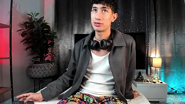 Snapshot of NovaaWheler chatting on 10, 5, 2026 NovaaWheler online show from 10, 5, 2026