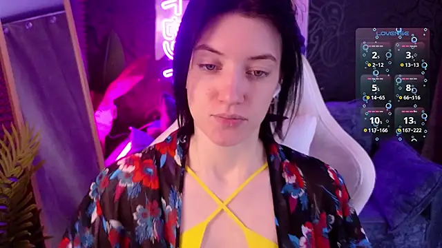 roxy riot  online show from 23, 12, 2025