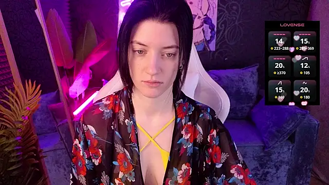 roxy riot  online show from 17, 12, 2025